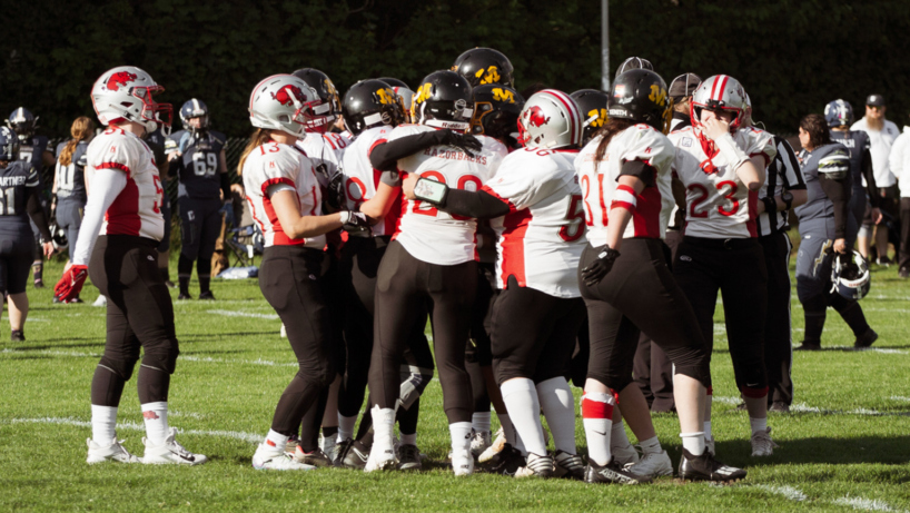 Spannender konnte die Saison 2025 kaum enden: Im Stadion "Auf der Lände" in Fürstenfeldbruck setzte sich unsere Spielgemeinschaft nach Overtime mit 26:20 gegen die Dachau Thunder Ladies durch.
