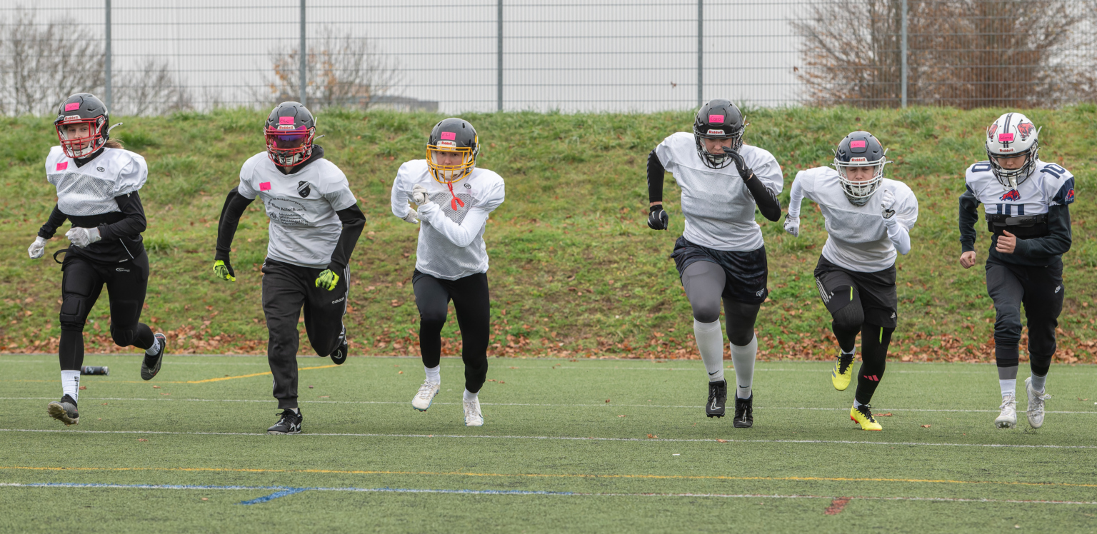 Die Spielgemeinschaft Cowboys/Razorbacks war beim Herbst-Camp der Schwäbisch Hall Unicorns Women. Zwei Tage Football-Training, Theorie und Scrimmage!