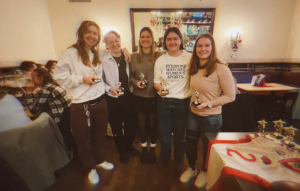 In weihnachtlichem Ambiente blickte die Spielgemeinschaft auf ihre erste gemeinsame Football-Saison zurück. Im Fokus standen die Spielerinnen, ihre Entwicklung, ihr Teamgeist und die besonderen Momente dieser erfolgreichen Premierensaison.