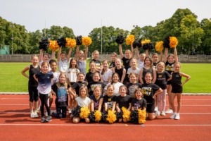 Teilnehmerinnen des Feriencamps der Munich Cowboys Cheerleader.