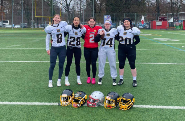 Fünf Athletinnen der Spielgemeinschaft SG Cowboys/Razorbacks nahmen am offenen Tryout der deutschen Frauen-Nationalmannschaft im American Football in Stuttgart teil. Kiliane Schramm, Mery Nguyen, Adriana Bönisch, Hanna Rötzer und Laura Siebmanns nutzten die Chance, sich im Auswahlprozess für den kommenden EM-Zyklus zu präsentieren.